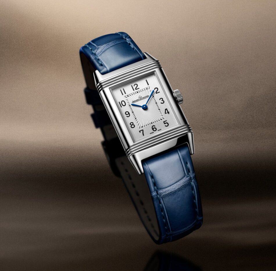 Reverso Classic Small Monoface Watches World Reverso Classic Small Monoface disponible en dos presentaciones en caja de 3578 mm de acero y oro rosa