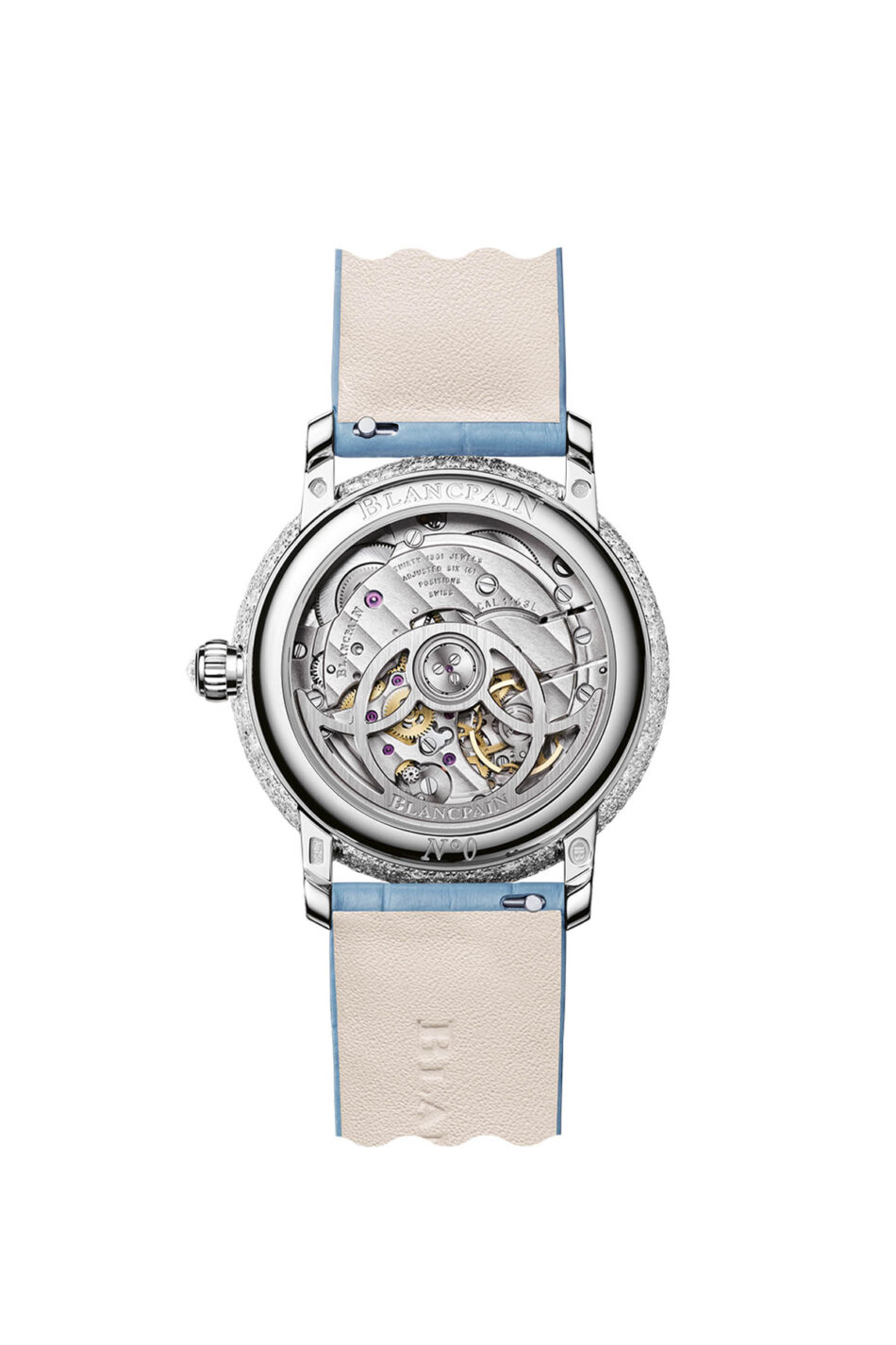 Ladybird Colors Diamond Bloom eleva la alta relojería femenina de Blancpain Watches World Vista trasera de un reloj de lujo Blancpain con fondo transparente que deja ver el intrincado mecanismo mecánico y la correa azul beige