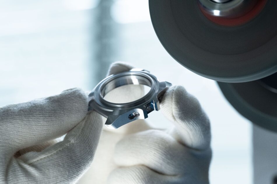 Centro de Competencia de Relojes de Victorinox 1 Watches World Close up of gloved hands assembling a circular metal watch component
