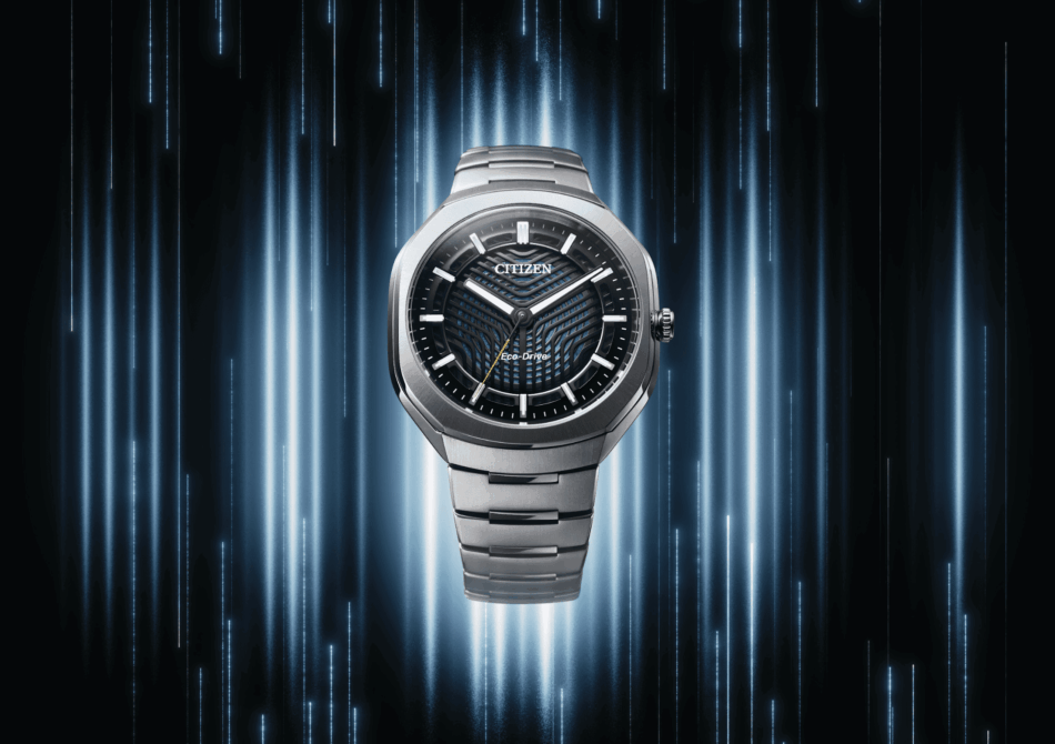 Citizen EcoDrive Photon celebra 50 aniversario 4 Watches World Citizen Eco Drive stainless steel wristwatch centered against a backdrop of blue light streaks