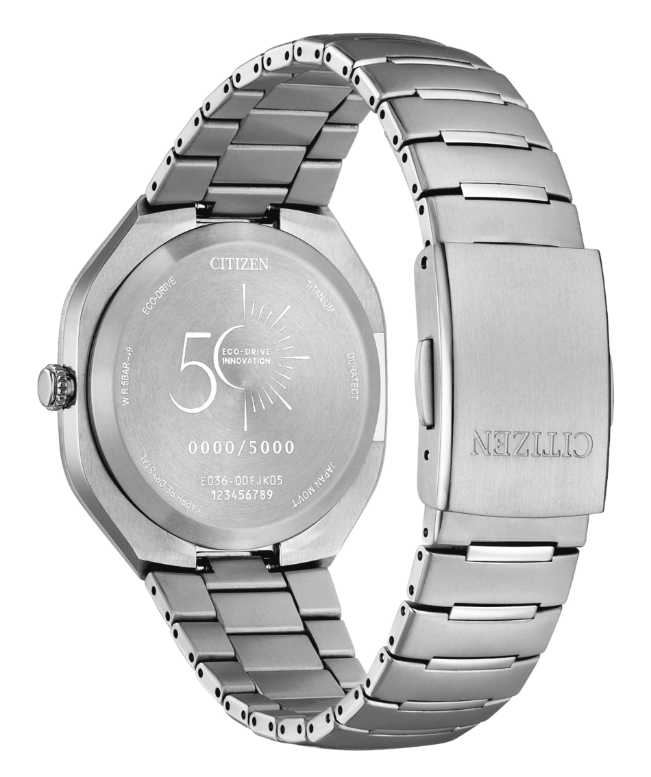 Citizen EcoDrive Photon celebra 50 aniversario Watches World Back view of a stainless steel Citizen watch with a metal bracelet showing engraved text and the 50th anniversary Eco Drive logo on the case back