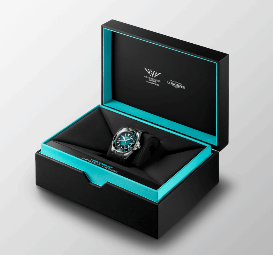 Longines HydroConquest Commonwealth Games 2026CAJA Watches World La caja negra abierta con forro interior turquesa y detalles en verde azulado visibles en los bordes del HydroConquest Commonwealth Glasgow 2026
