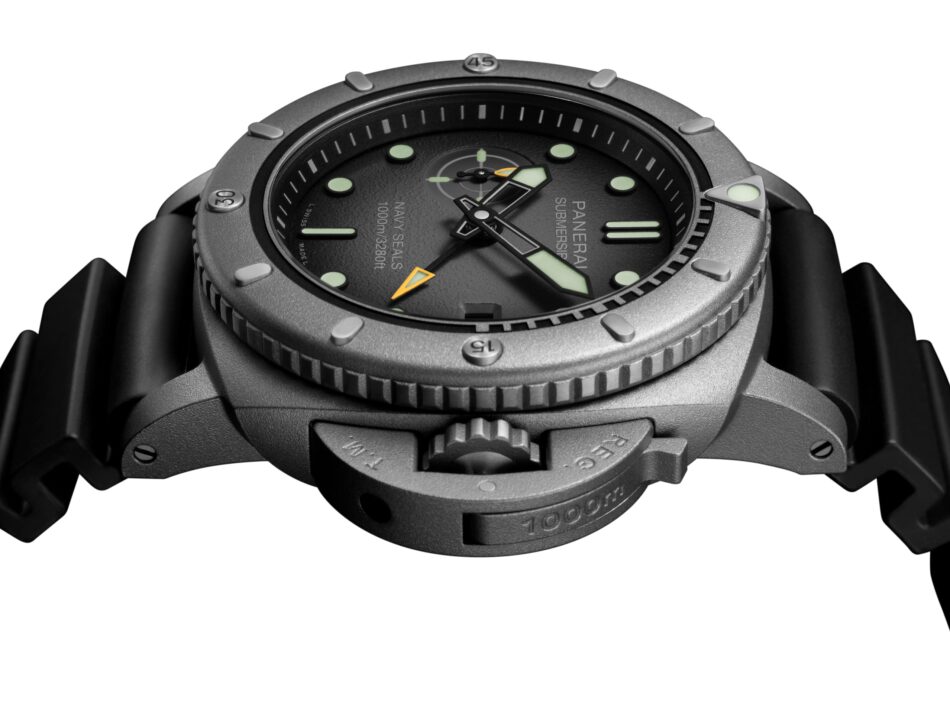 PAM01089 case Watches World Close up of a Panerai Submersible dive watch dial with luminous markers and bezel