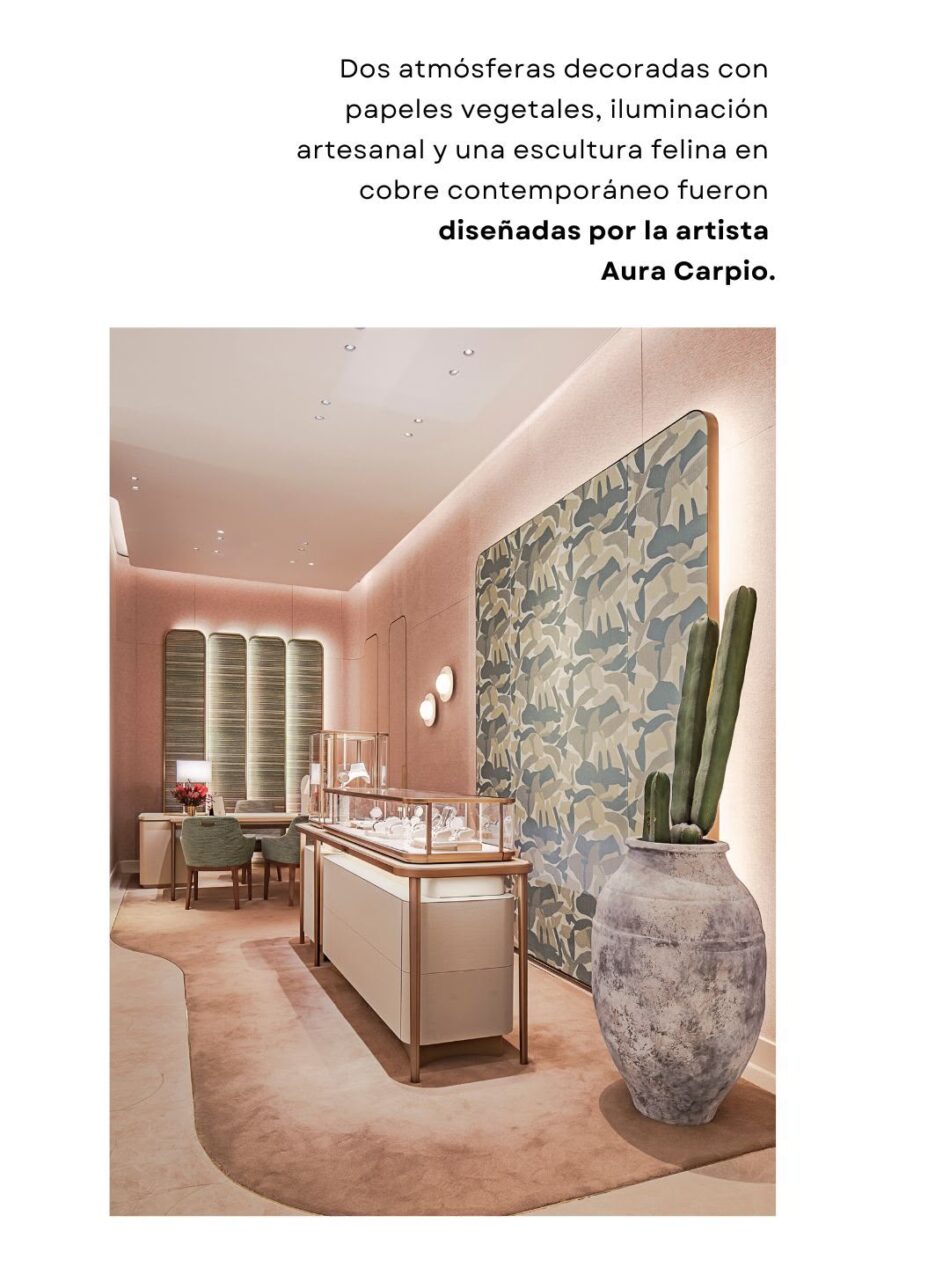 Boutique Cartier dentro de El Palacio de Hierro Monterrey 7 Watches World Interior de boutique luminosa con vitrinas de joyería y mobiliario elegante pared decorada con motivo vegetal y una gran planta cactus en maceta