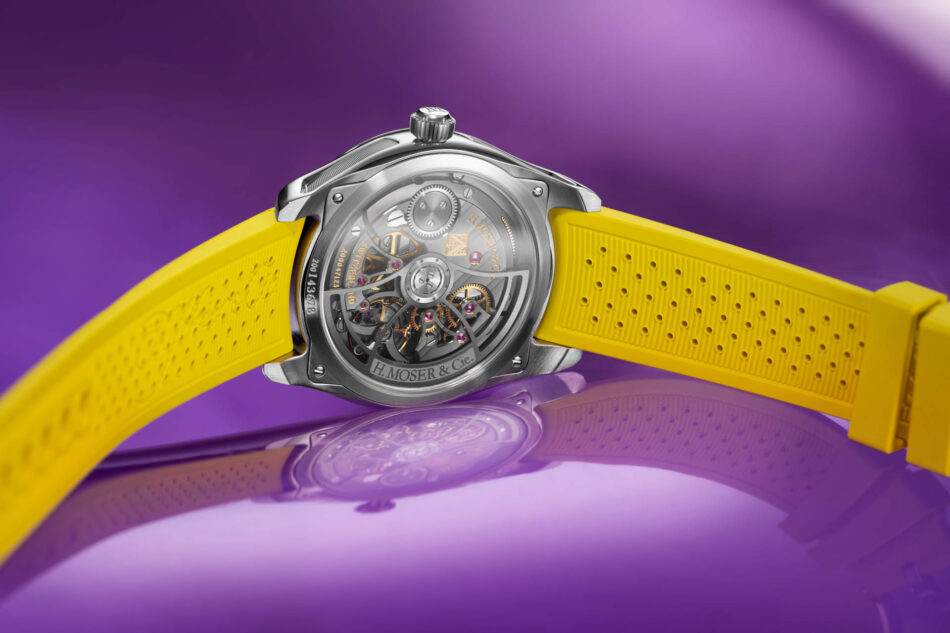 H Moser Cie rompe esquemas con el nuevo Pioneer Centre Seconds Sun Berry Watches World Fondo transparente que muestra el calibre automático HMC 201 de manufactura