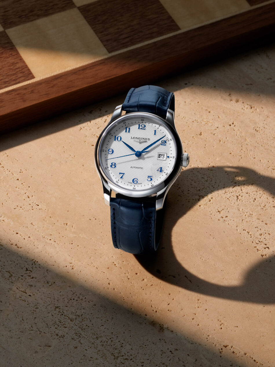 Longines reinventa la Master Collection con nuevos tamaños y carátulas texturizadas Watches World Longines wristwatch with a white textured dial blue numerals and hands and a blue leather strap