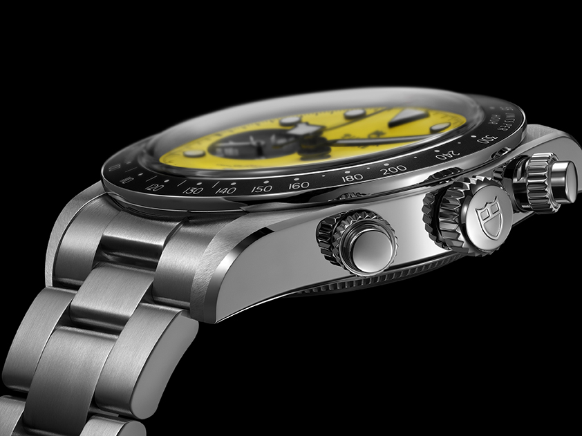 Black Bay Chrono 39 Bumblebee TUDOR apuesta por el amarillo más atrevido Watches World Detalle de los pulsadores MK2 y acabados satinados del TUDOR Black Bay Chrono 39 Bumblebee