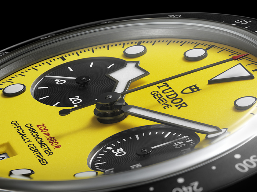 Black Bay Chrono 39 Bumblebee TUDOR apuesta por el amarillo más atrevido Watches World Close up of a yellow Tudor Genève chronometer watch dial with black subdials and silver hands