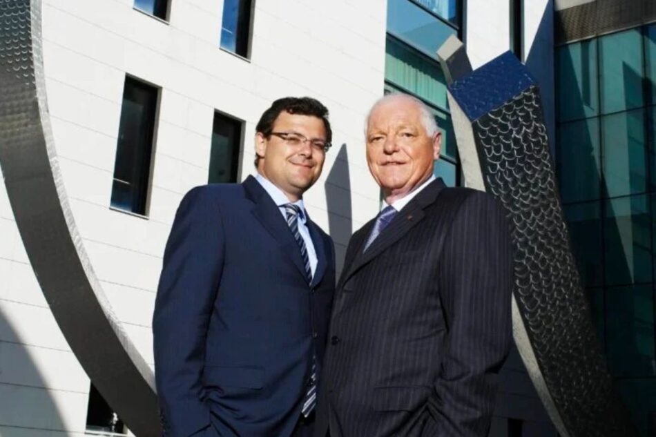 Thierry y Philippe Stern Watches World Thierry Stern y Philippe Stern frente a la manufactura de Patek Philippe en Ginebra