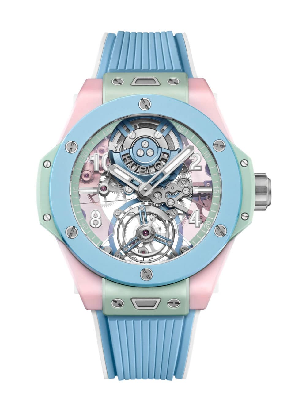 HublotBig Bang Tourbillon Multi Colored Ceramic 2 Watches World Reloj esqueleto de colores con bisel azul y detalles en rosa pastel y verde que deja a la vista los intrincados engranajes y las piezas del mecanismo mecánico
